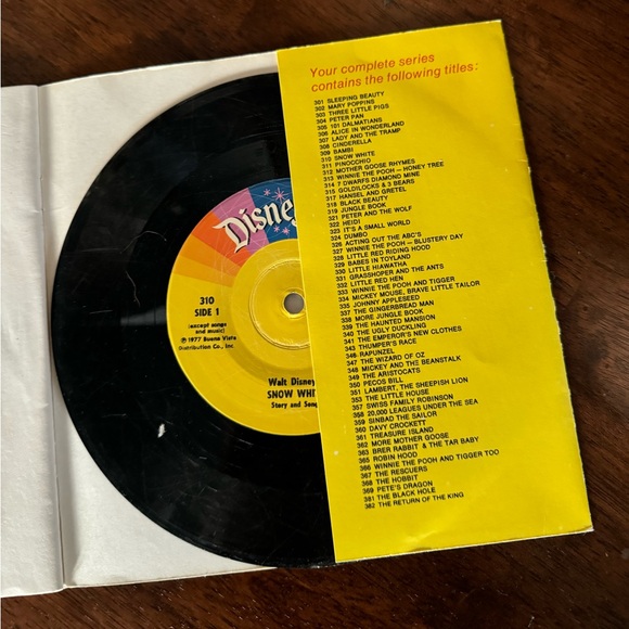 1977 Vintage Disneyland Snow White and the Seven Dwarfs Book & Record - Picture 4 of 6